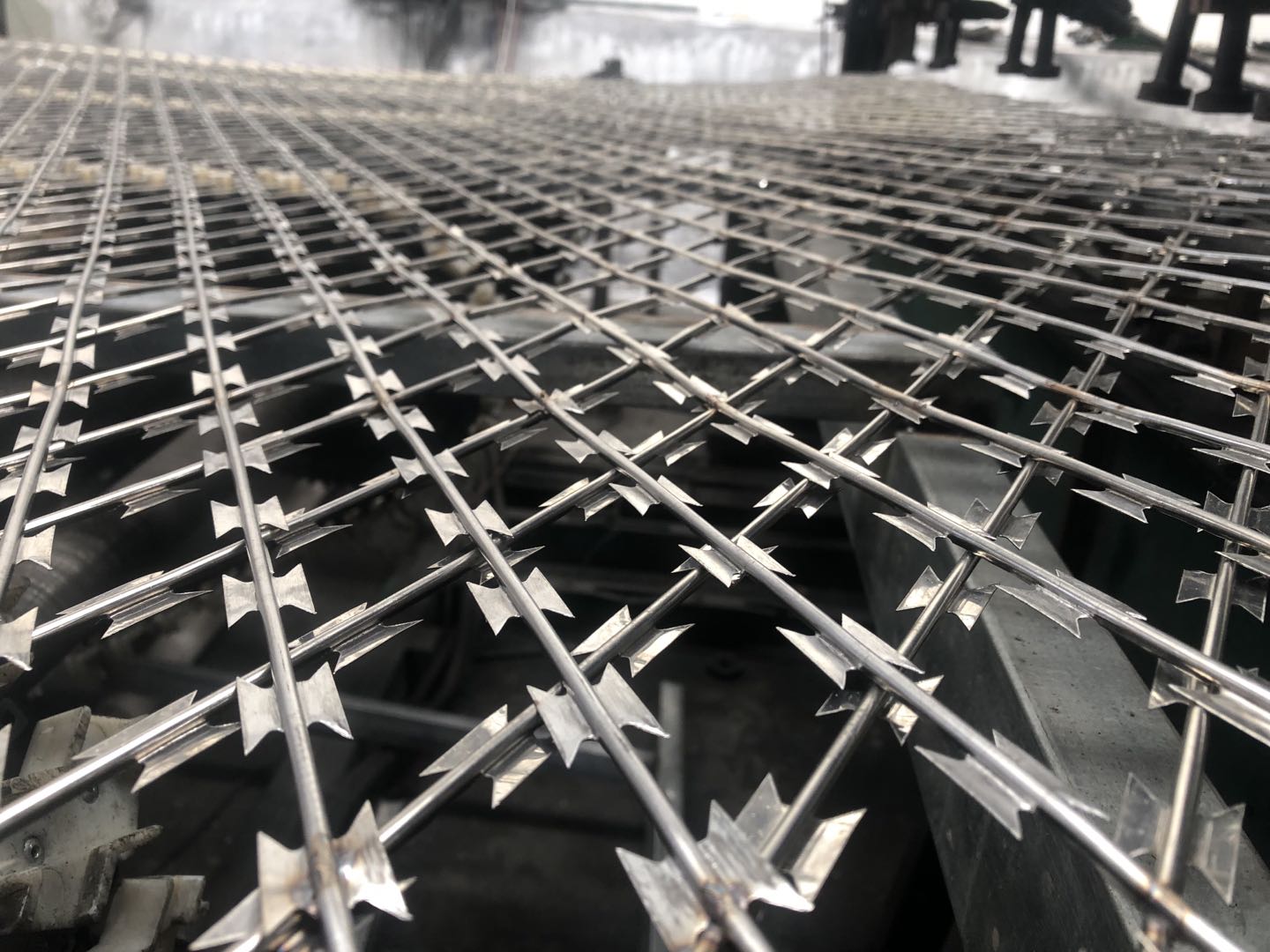 刀片刺繩 刀片刺繩